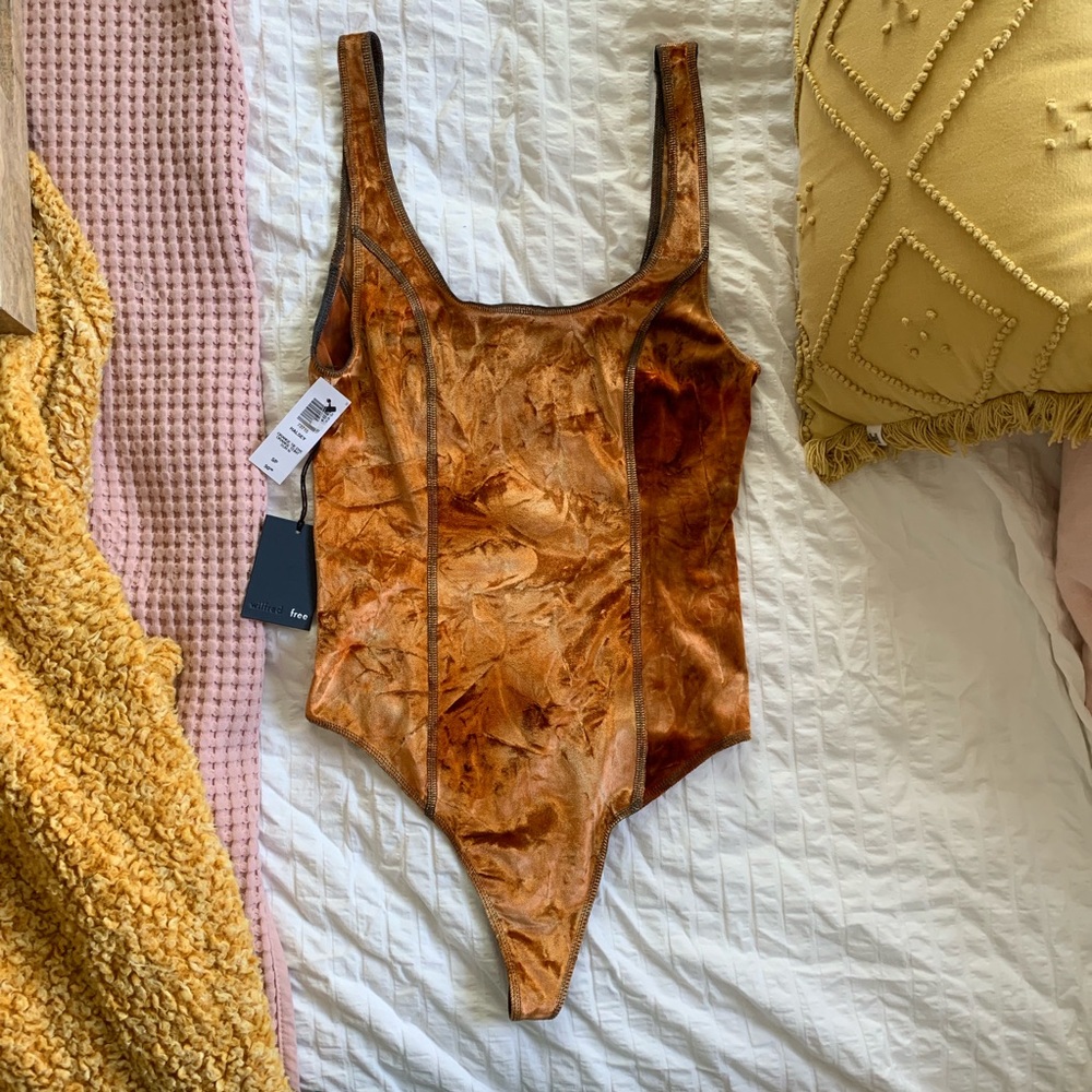 ARITZIA *WITH TAGS* RUST ORANGE VELVET BODYSUIT